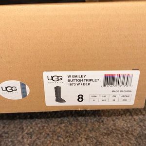Ugg women’s size 8 Bailey Button Triple High Black Boot
